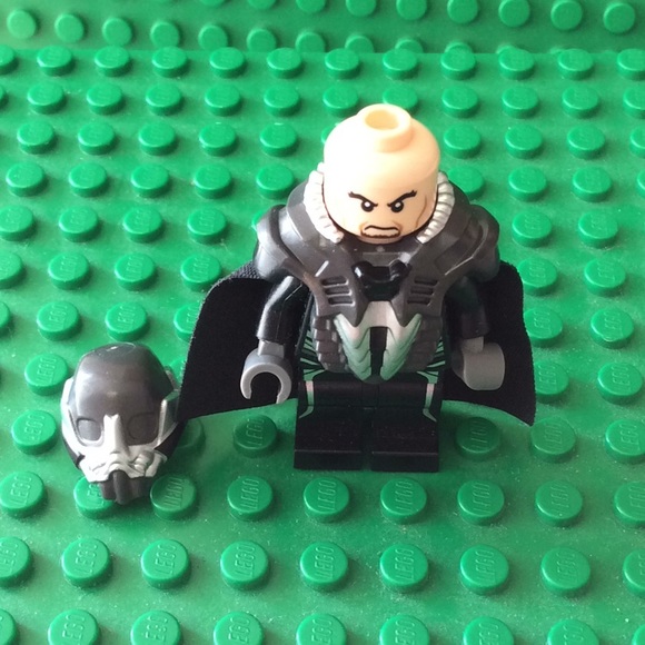 LEGO Minifigures DC Comics  General Zod - Picture 5 of 5